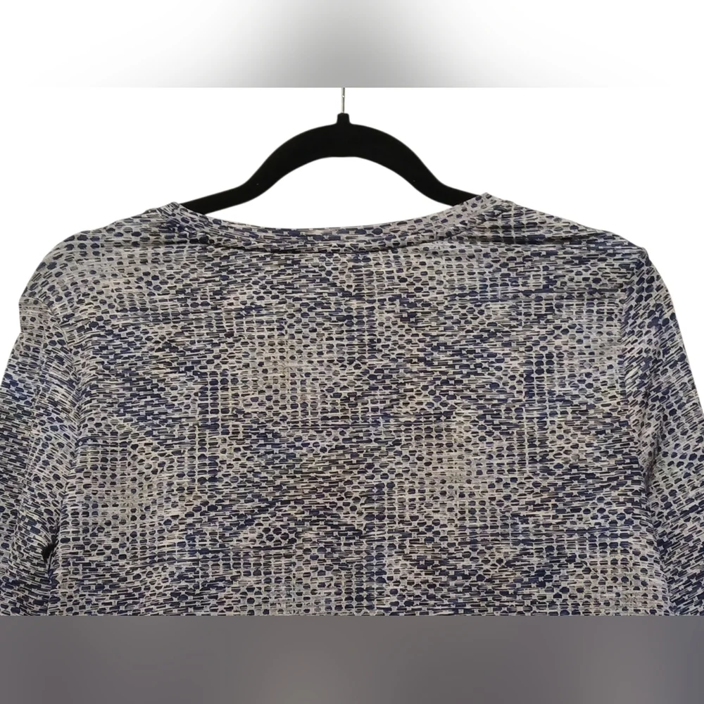 Chico's -Blue Print 3/4 Sleeve, Round Neck  Geometric Pattern Blouse, Size 0 - Picture 9 of 10